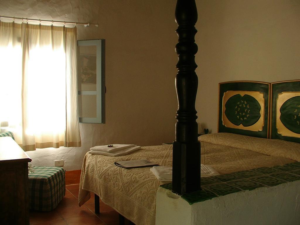 Hotel Ca' La Somara San Pantaleo Zimmer foto